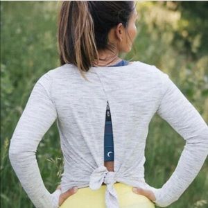 XS Zyia ash long sleeve split top